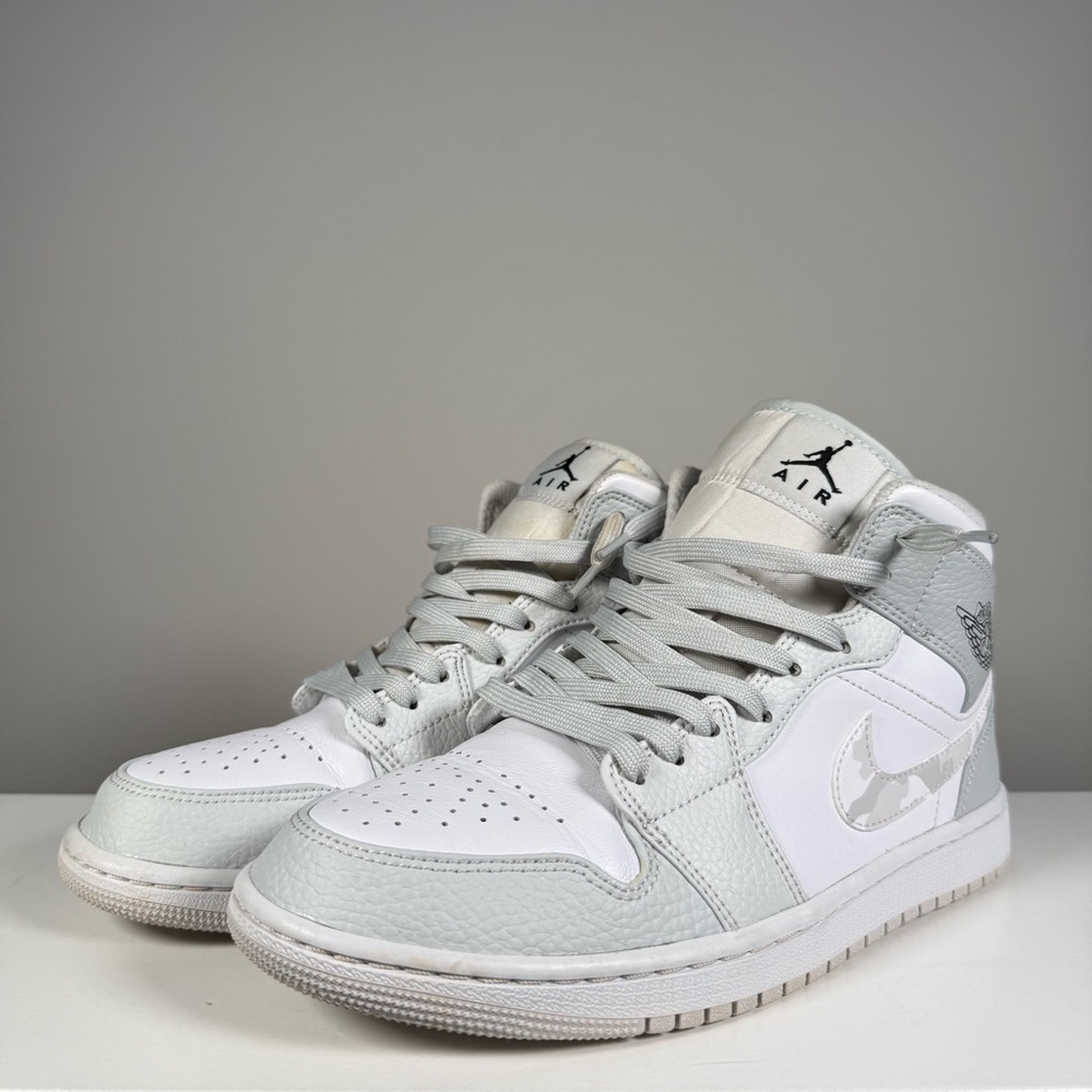 Men’s Nike DC9035-100 Jordan 1 Mid Swoosh Logo Grey Camo Sneakers Size 8.5